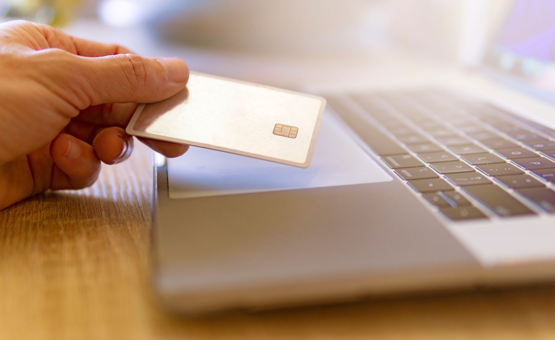 Yapay Zekâ Desteğiyle Hukuki Süreçlerinizi Dijitalleştiren Modern E-Ticaret Stratejileri