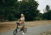 Elektrikli Ulaşımın Yeni Yüzü: Bütçenize ve Mesafelerinize Uygun Bisiklet Seçenekleri elektrikli bisiklet, en iyi elektrikli bisikletler, elektrikli bisiklet fiyatları, katlanır elektrikli bisiklet, elektrikli dağ bisikleti, elektrikli bisiklet modelleri, elektrikli bisiklet tavsiyeleri, elektrikli bisiklet menzili, elektrikli bisiklet motor gücü, elektrikli bisiklet şarj süresi