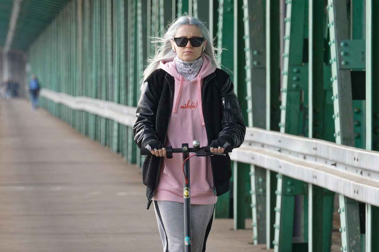 Katlanabilir Elektrikli Scooter Modelleri Ne Kadar Dayanıklı? 4 Kullanıcı Deneyimleri