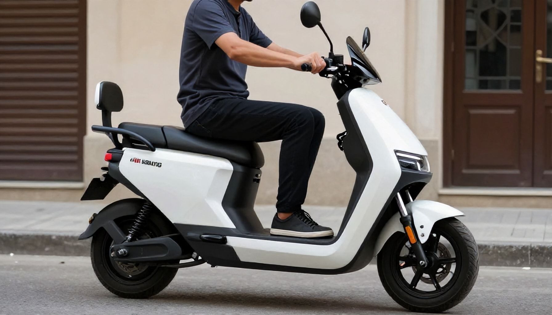 Elektrikli Bisiklet Kullanırken Kask Zorunluluğu Ne Oluyor?